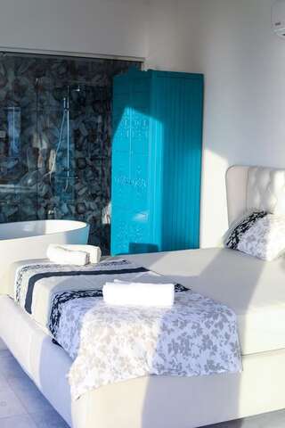 Гостевой дом Villa Horus Свети-Стефан Двухместный номер Делюкс с 1 кроватью и балконом, вид на море-1