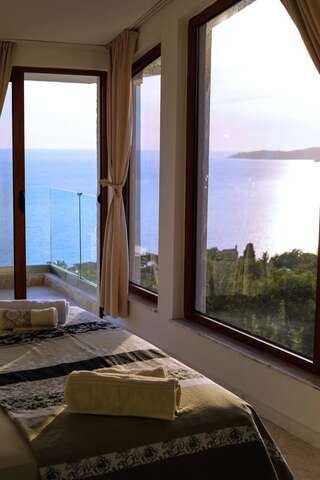 Гостевой дом Villa Horus Свети-Стефан Двухместный номер Делюкс с 1 кроватью и балконом, вид на море-2