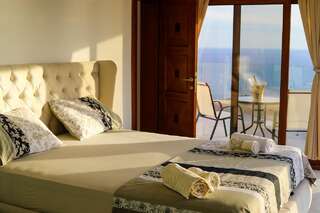 Гостевой дом Villa Horus Свети-Стефан Двухместный номер Делюкс с 1 кроватью и балконом, вид на море-3